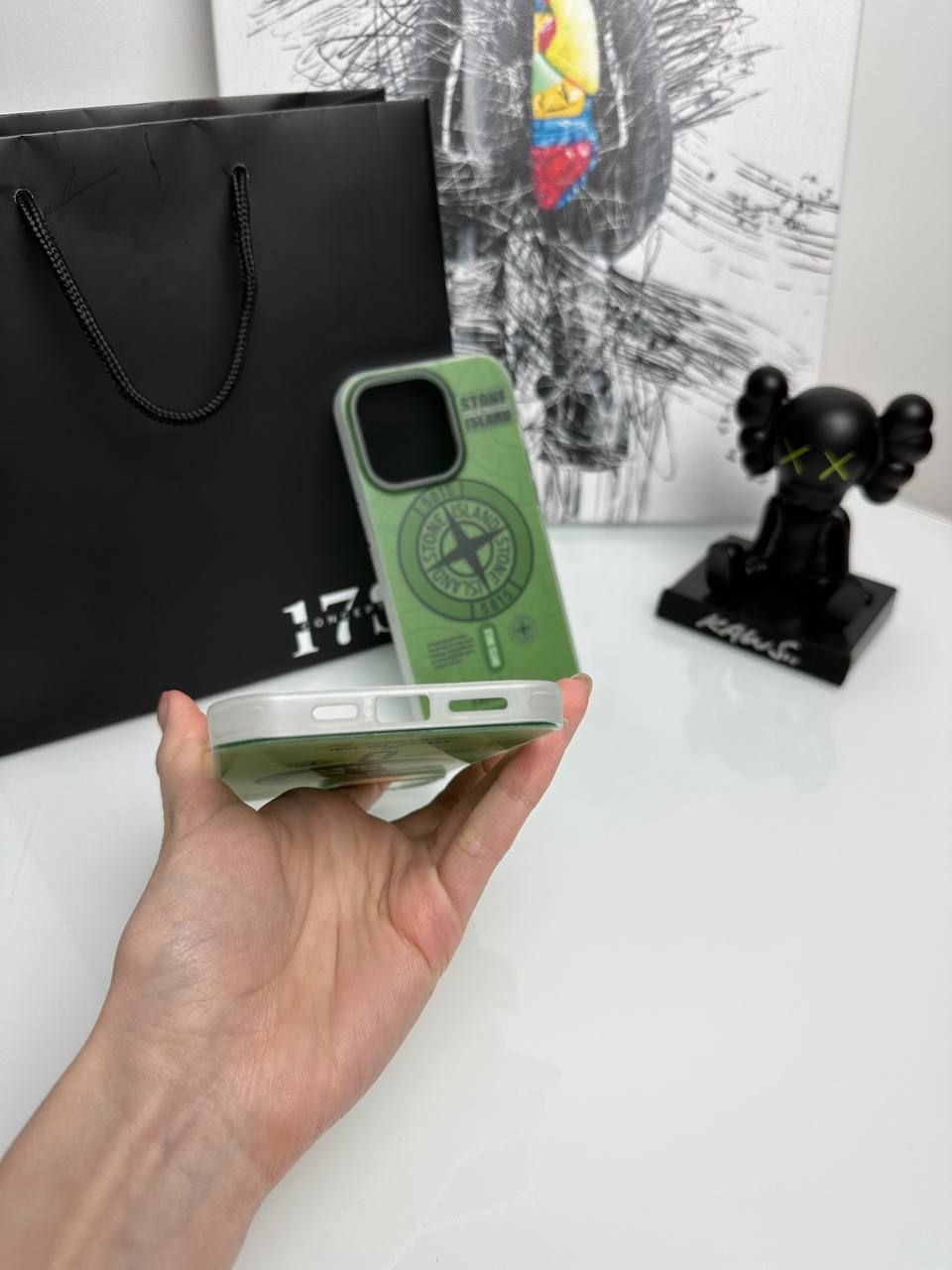 Case green with dark green logo, 12