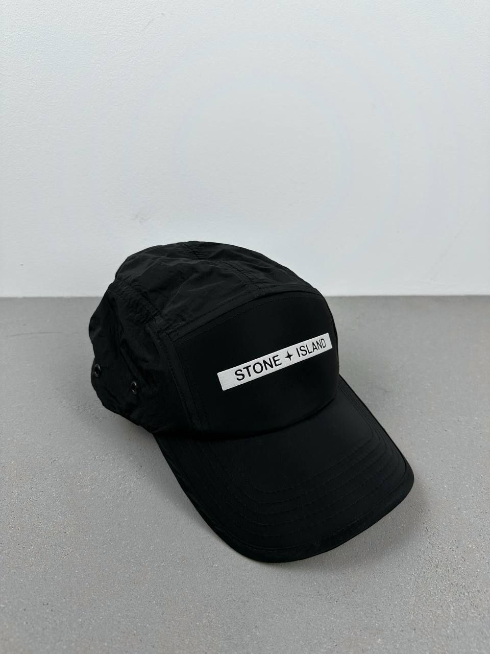 Black cap with rectangular logo, In stock