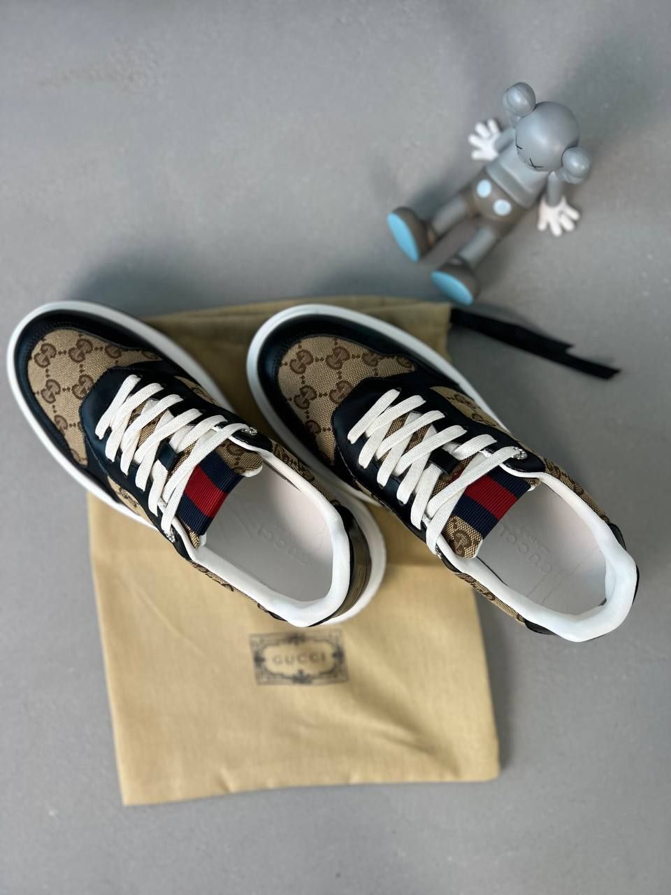 Brown sneakers with black inserts, In stock, 41