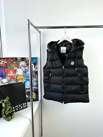 Black vest with hood, XXL