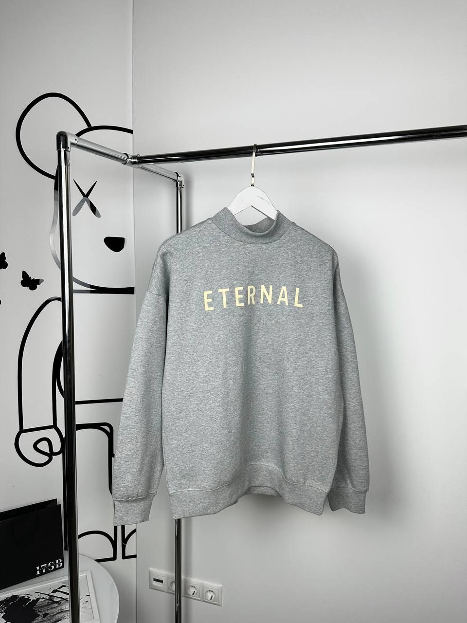 Gray sweatshirt with an inscription on the chest, M