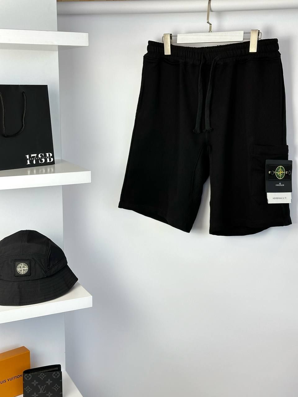 Black shorts with patch, M