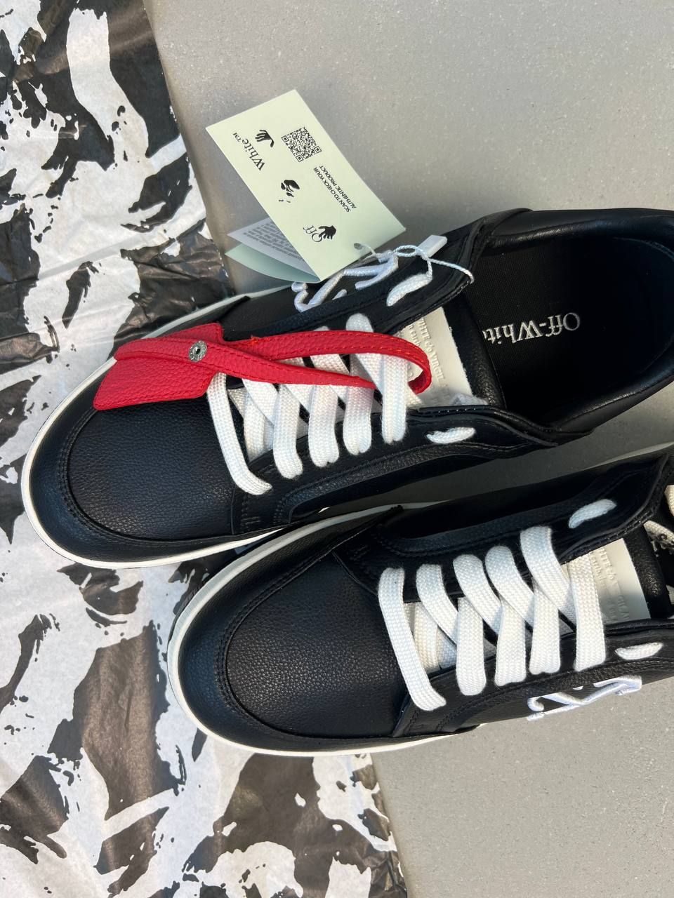 Black sneakers with embroidered logo, In stock, 45