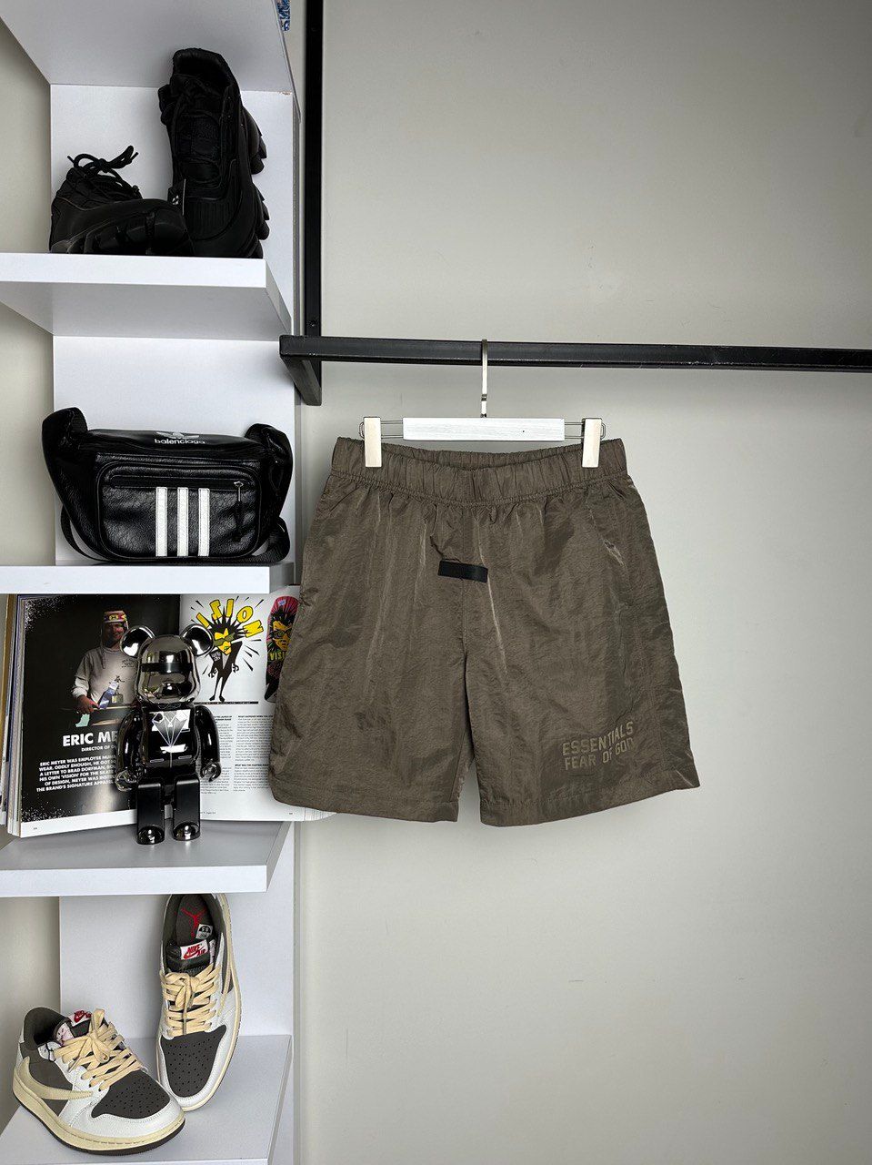 Khaki raincoat shorts, L