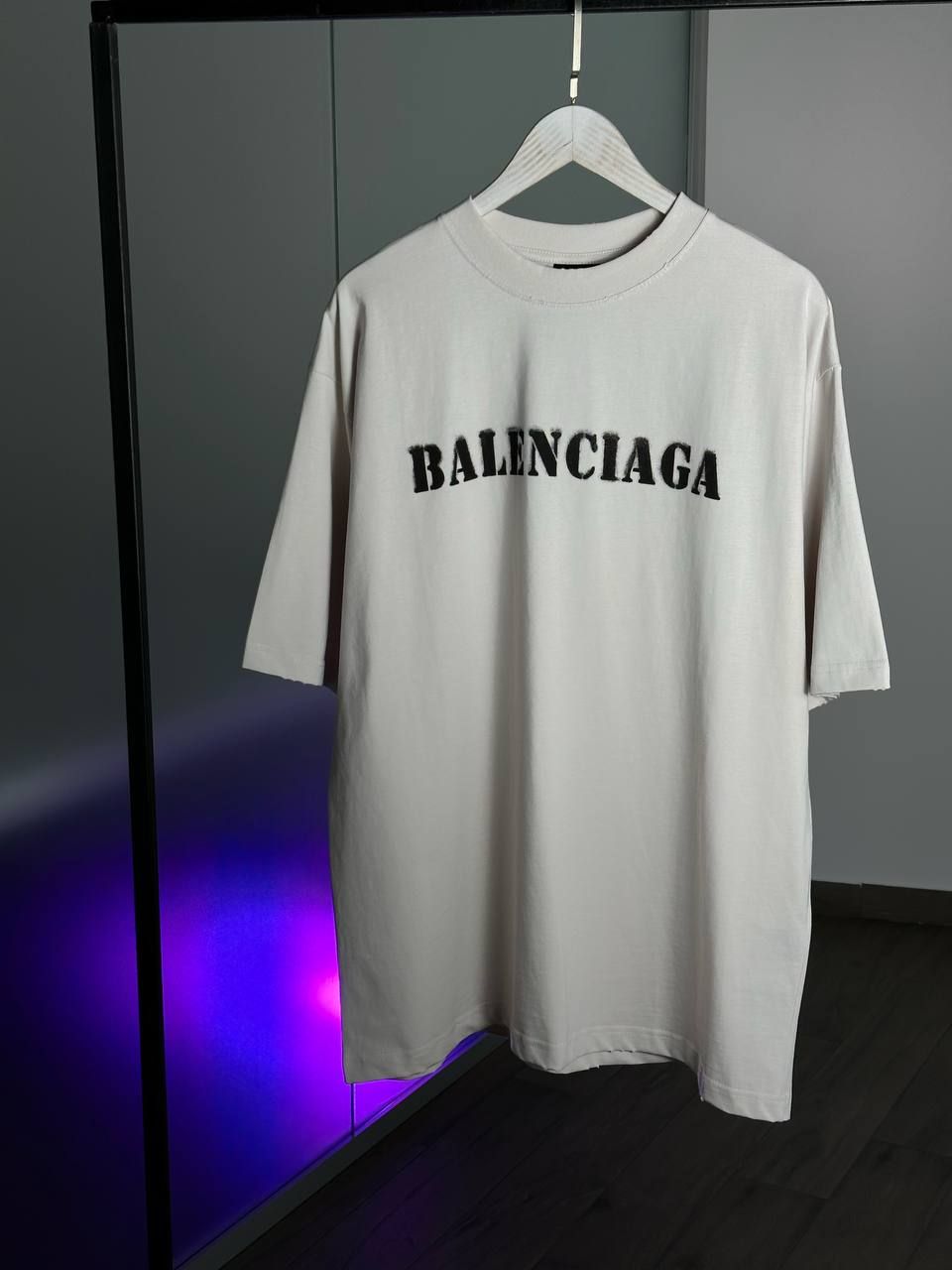 Beige T-shirt with black lettering, L