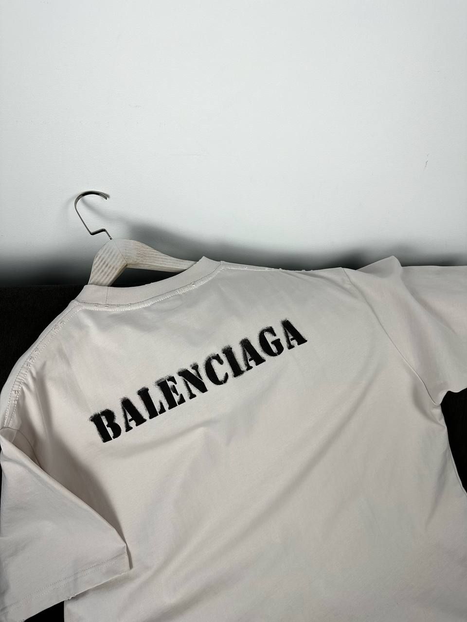 Beige T-shirt with black lettering, S