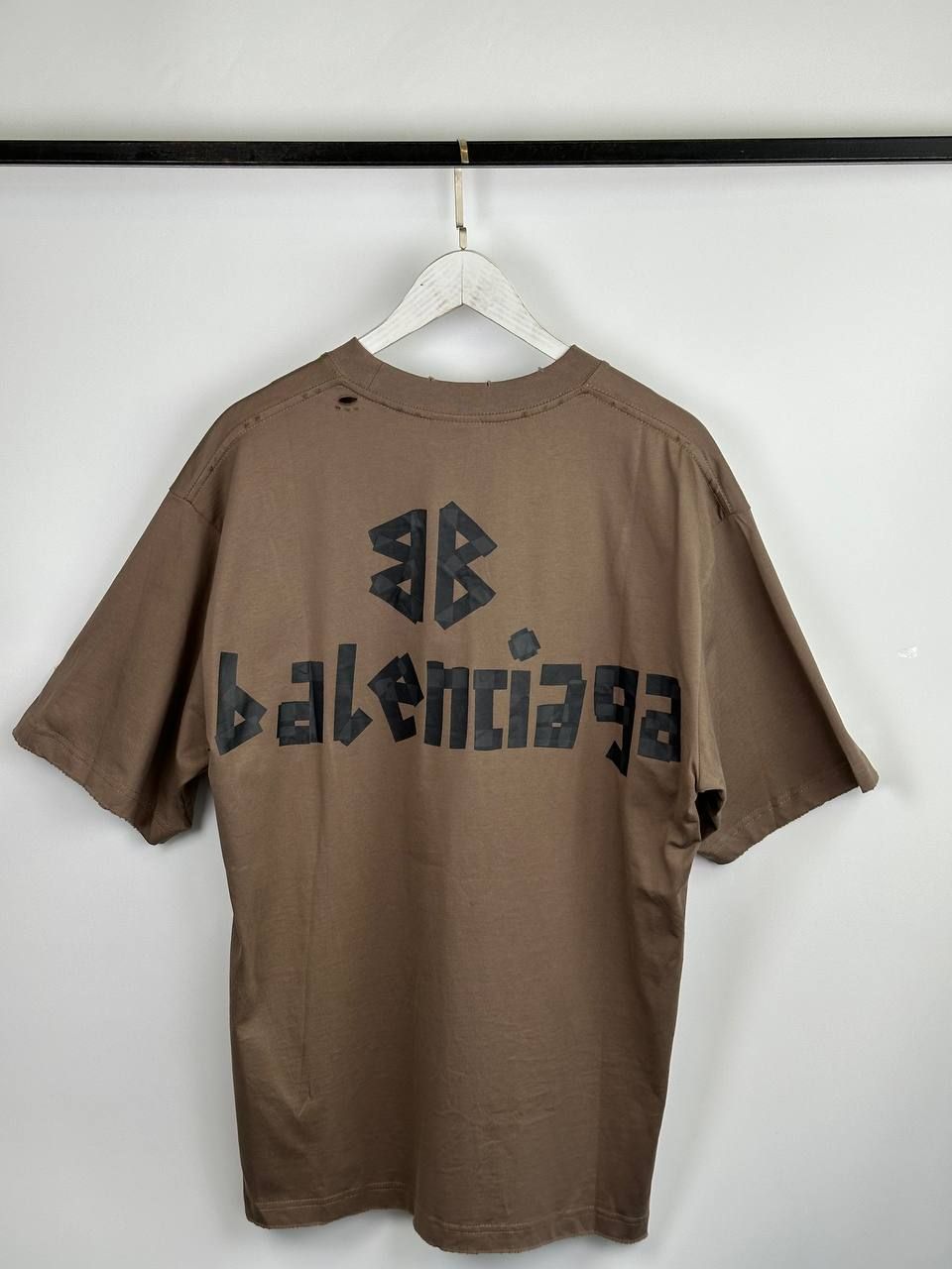 Brown ribbon t-shirt with yellow lettering, S