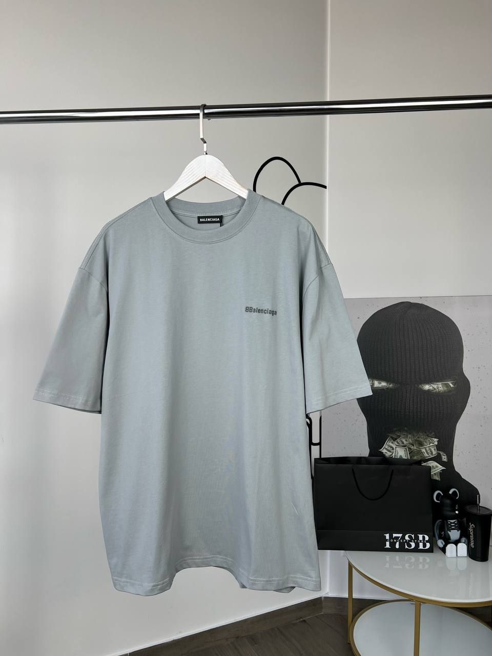 T-shirt gray with logo on the side, S