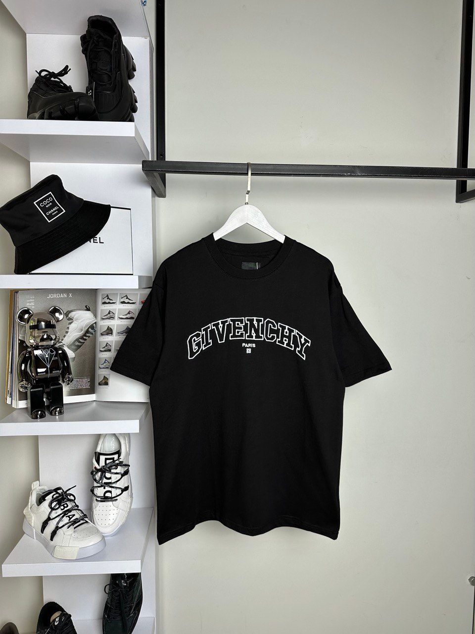 T-shirt black with white lettering, S