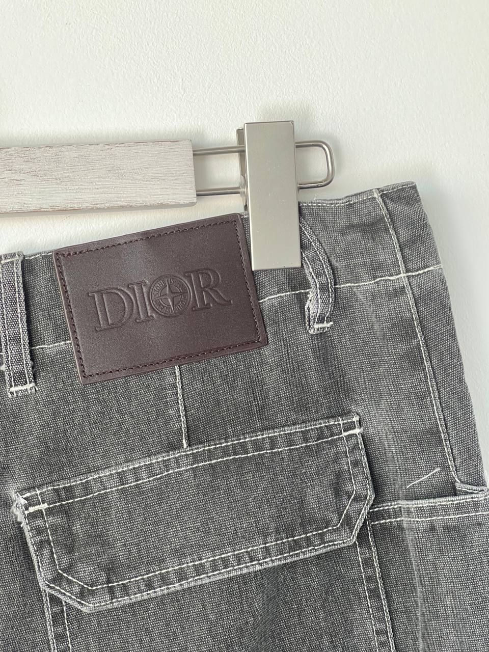 Gray jeans with a patch pocket, L