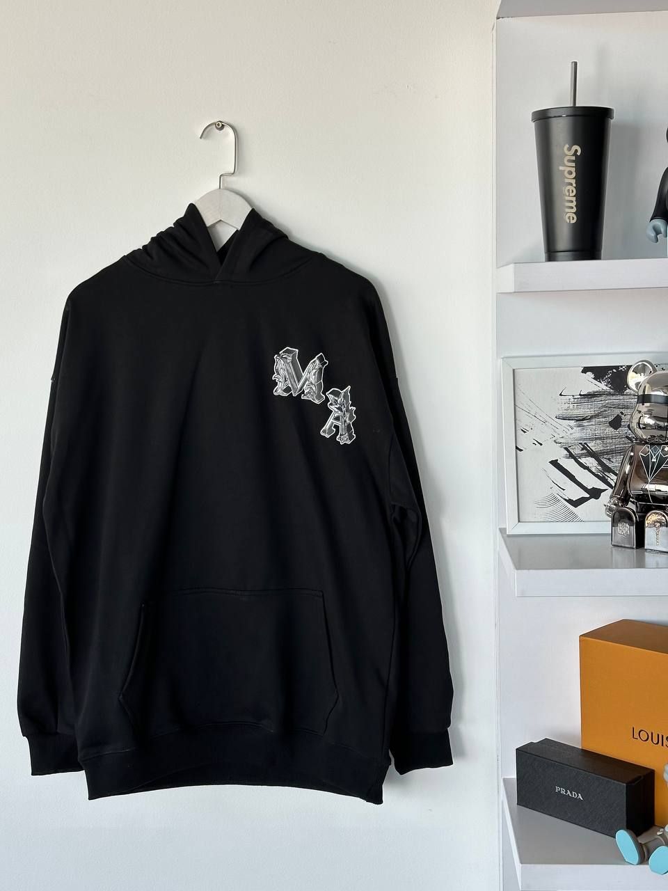 Hoodie black with a pattern on the back, L