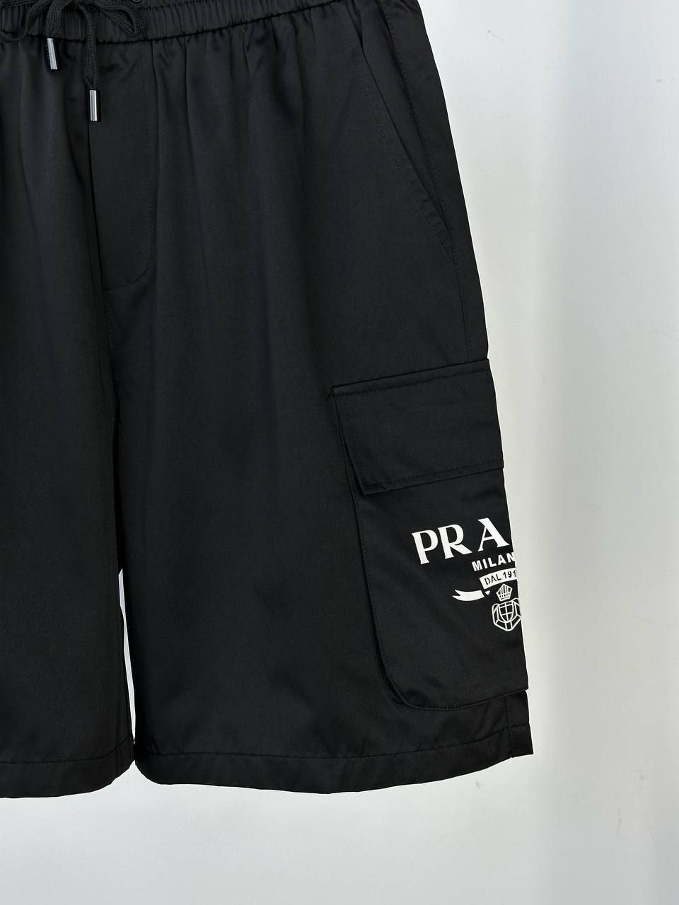 Black shorts with patch pockets, L