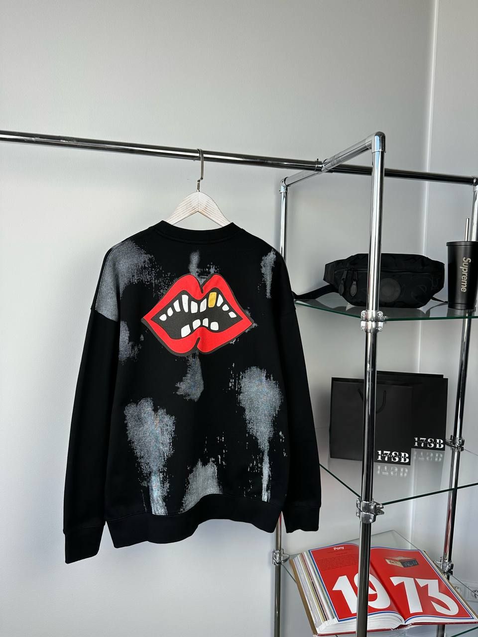 Black sweatshirt with lips, XXL