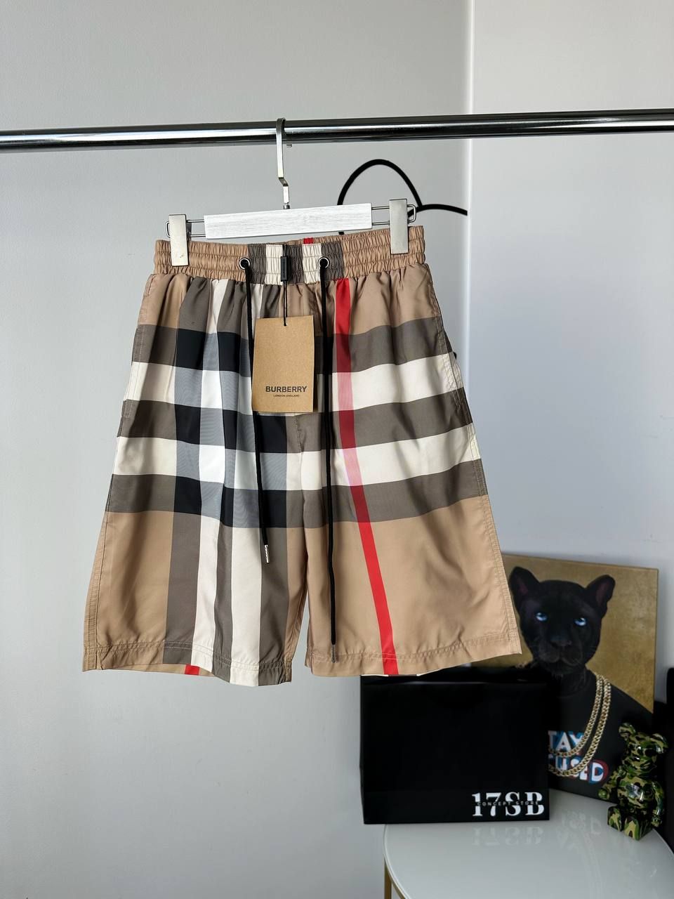 Brown plaid shorts, S