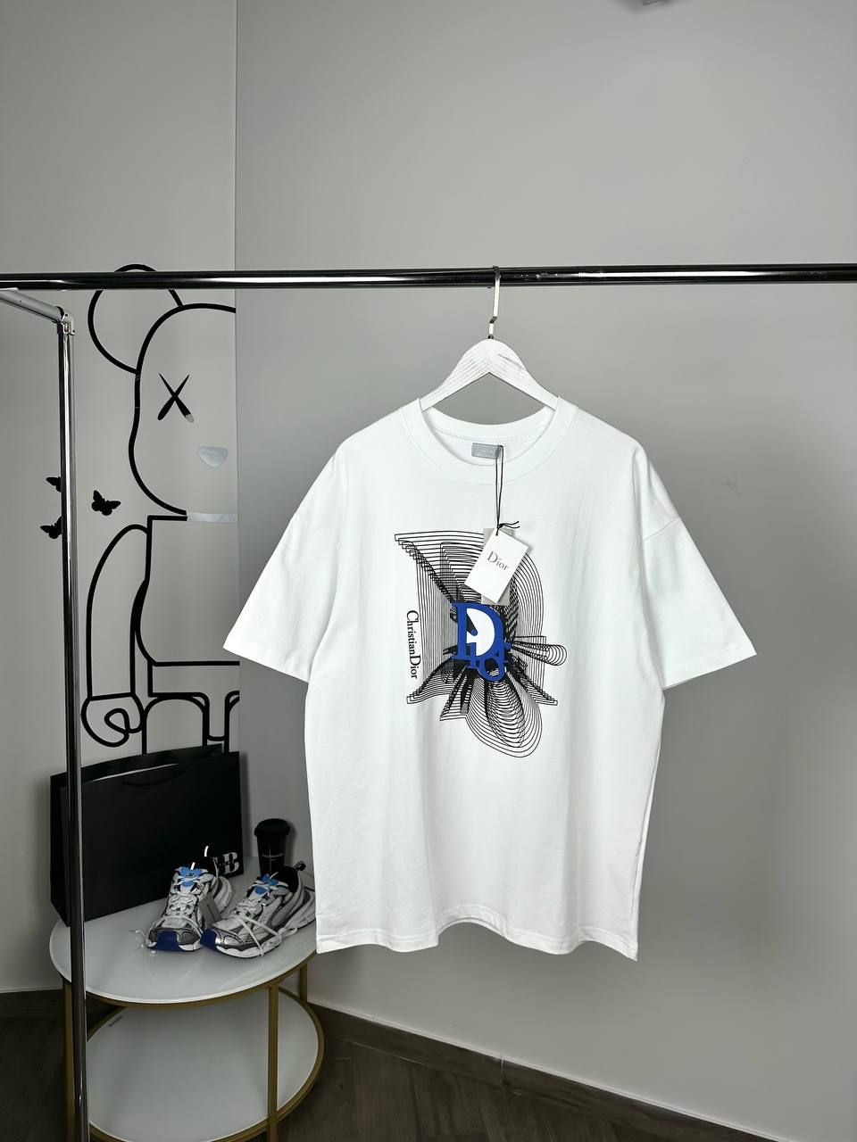 White T-shirt with a pattern on the chest, L